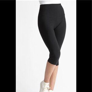 EUC Yummie Talia Cropped Capri Black Shapping Legging
